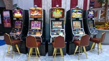 Baccarat dealer table